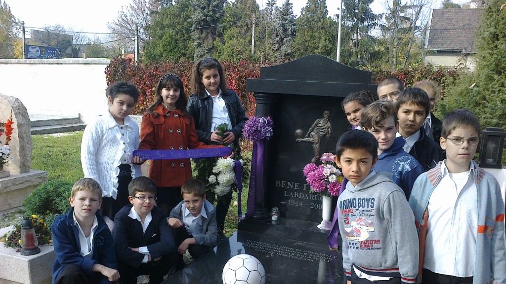 Halottak napi megemlékezés Bene Ferenc sírjánál